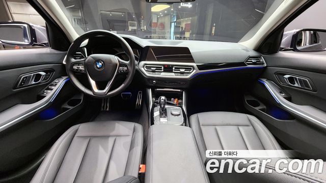 BMW 3-Series 320i