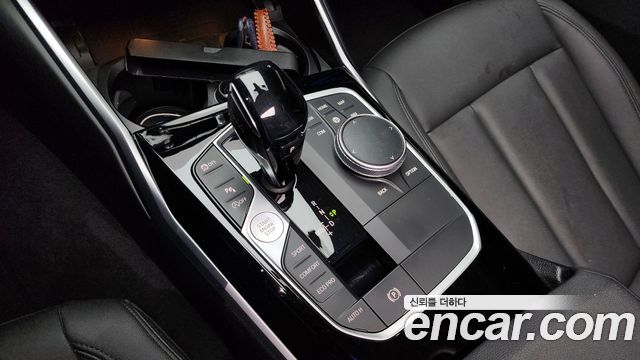 BMW 3-Series 320i