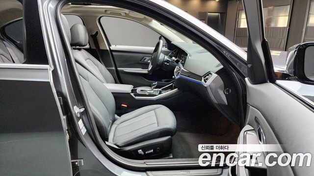 BMW 3-Series 320i