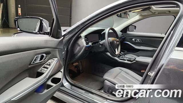 BMW 3-Series 320i