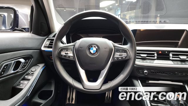 BMW 3-Series 320i