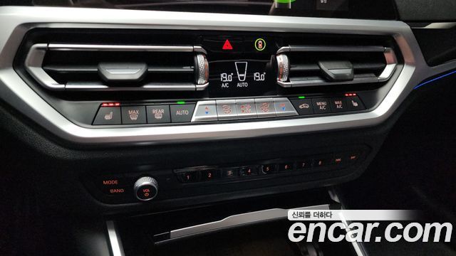 BMW 3-Series 320i