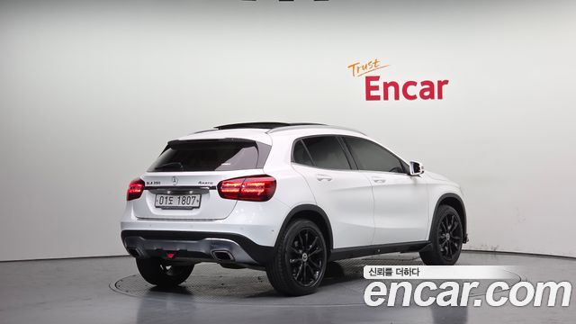 Mercedes-Benz GLA-Class GLA250 4MATIC