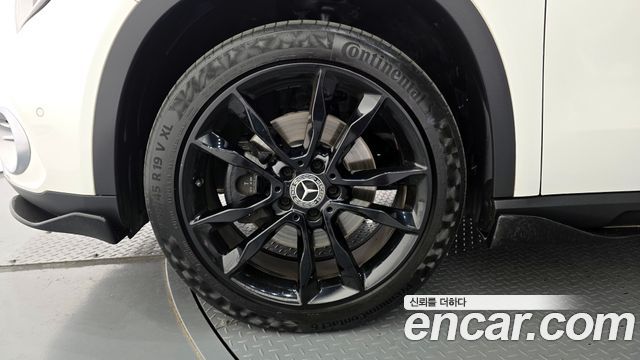 Mercedes-Benz GLA-Class GLA250 4MATIC