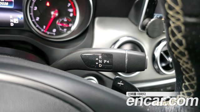 Mercedes-Benz GLA-Class GLA250 4MATIC