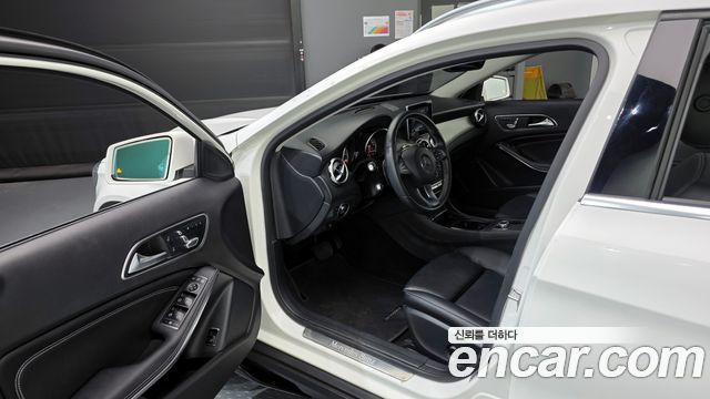 Mercedes-Benz GLA-Class GLA250 4MATIC