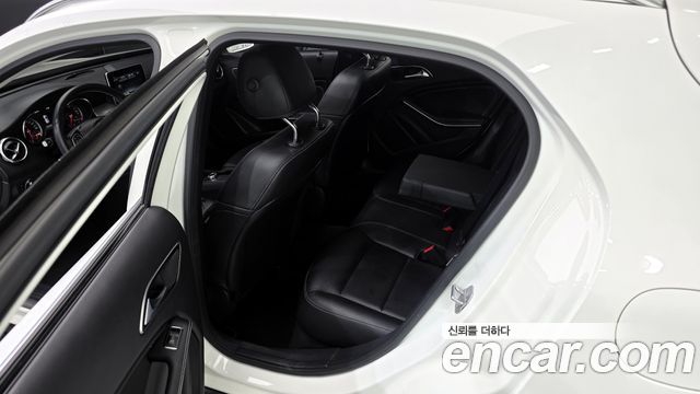 Mercedes-Benz GLA-Class GLA250 4MATIC