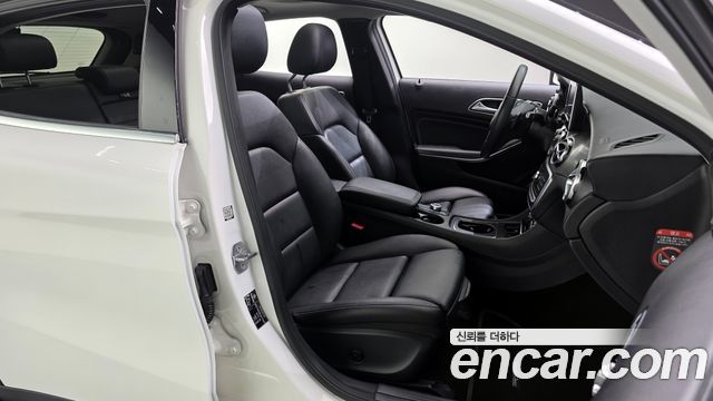 Mercedes-Benz GLA-Class GLA250 4MATIC