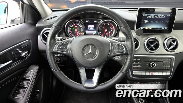 Mercedes-Benz GLA-Class GLA250 4MATIC