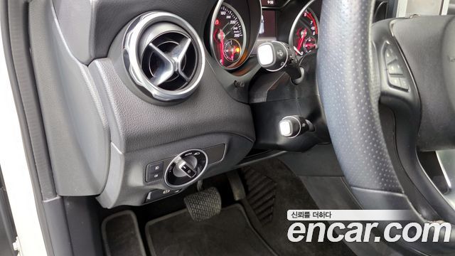 Mercedes-Benz GLA-Class GLA250 4MATIC