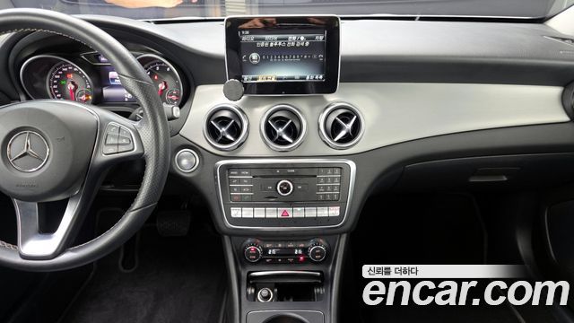 Mercedes-Benz GLA-Class GLA250 4MATIC