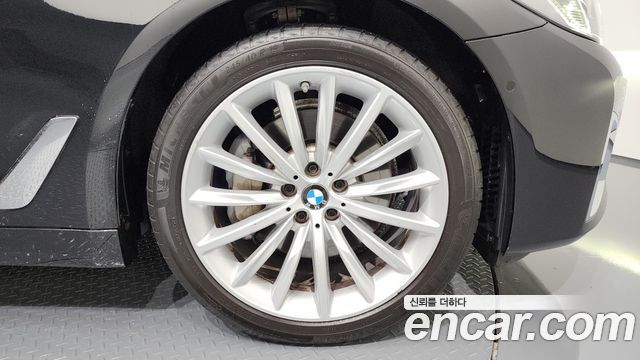 BMW 5-Series 530i xDrive Luxury