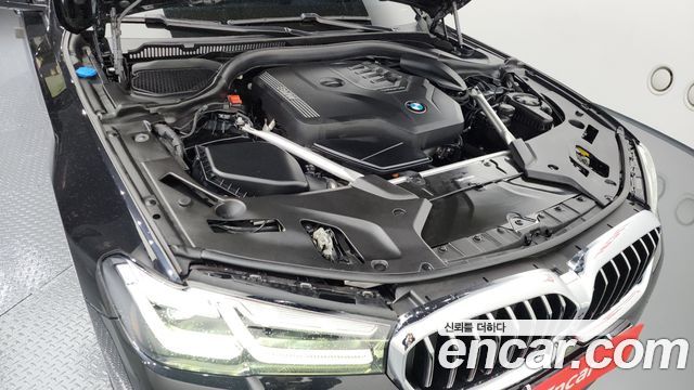 BMW 5-Series 530i xDrive Luxury