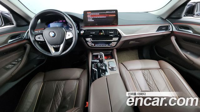 BMW 5-Series 530i xDrive Luxury