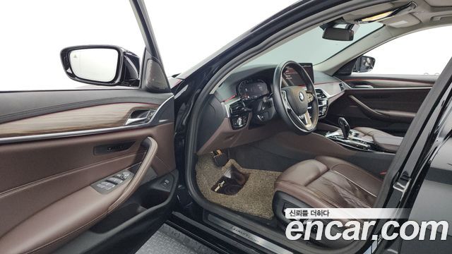 BMW 5-Series 530i xDrive Luxury