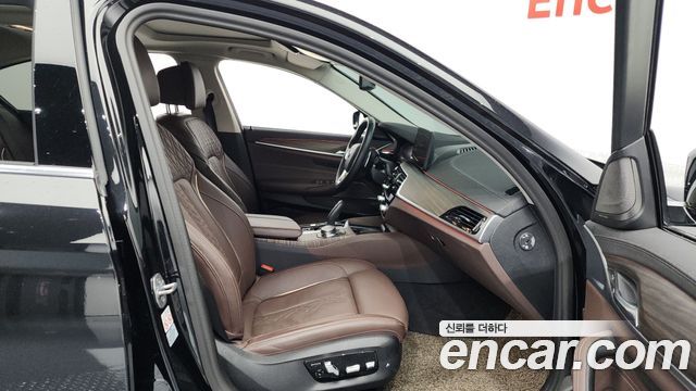 BMW 5-Series 530i xDrive Luxury