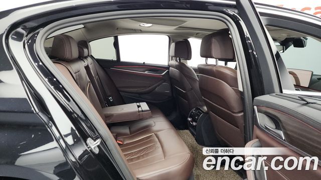 BMW 5-Series 530i xDrive Luxury
