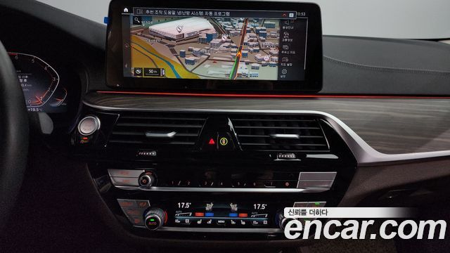 BMW 5-Series 530i xDrive Luxury
