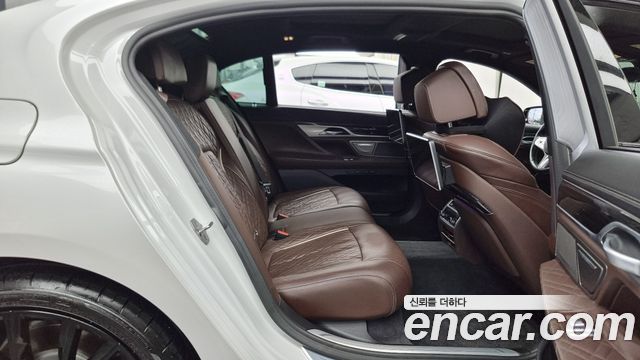 BMW 7-Series 740Li xDrive M Sport Package
