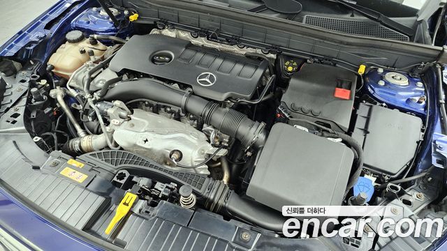 Mercedes-Benz GLB-Class GLB220