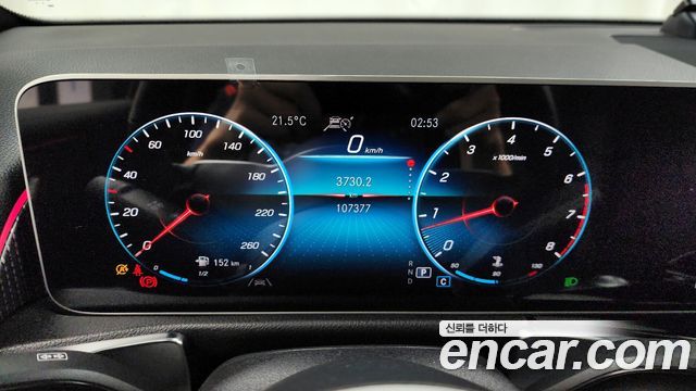 Mercedes-Benz GLB-Class GLB220