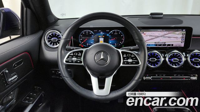 Mercedes-Benz GLB-Class GLB220