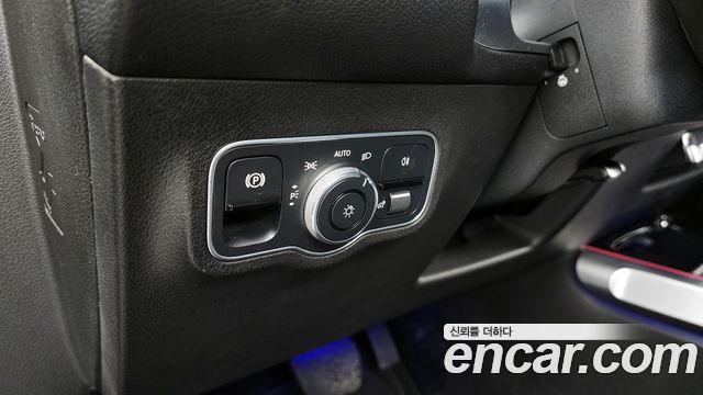 Mercedes-Benz GLB-Class GLB220