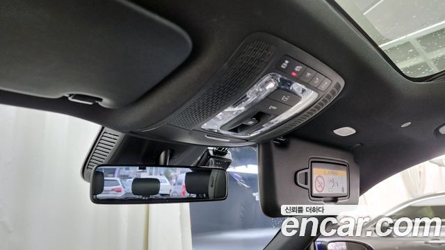 Mercedes-Benz GLB-Class GLB220