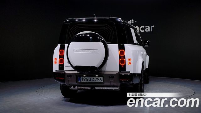 Land Rover Defender 130 D300 X-Dynamic HSE