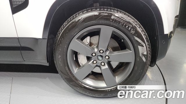 Land Rover Defender 130 D300 X-Dynamic HSE