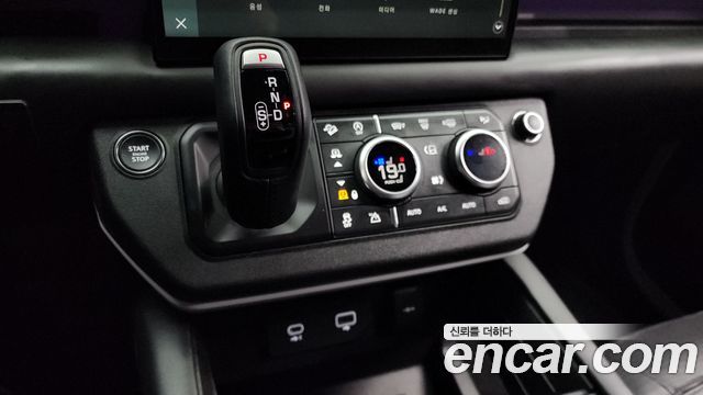 Land Rover Defender 130 D300 X-Dynamic HSE