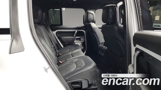 Land Rover Defender 130 D300 X-Dynamic HSE