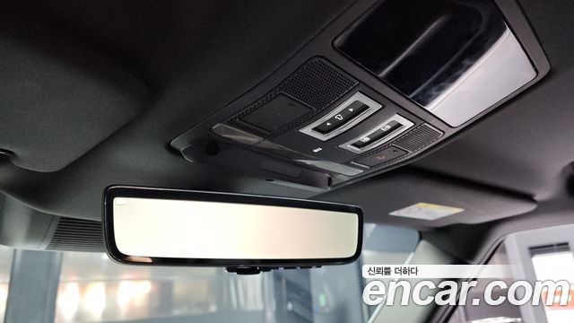 Land Rover Defender 130 D300 X-Dynamic HSE