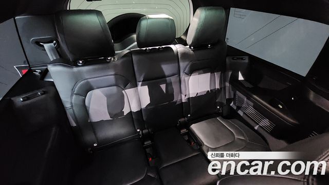 Land Rover Defender 130 D300 X-Dynamic HSE