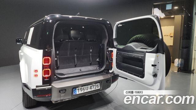 Land Rover Defender 130 D300 X-Dynamic HSE