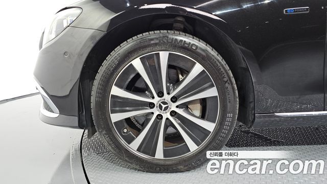 Mercedes-Benz E-Class E300e 4MATIC Exclusive