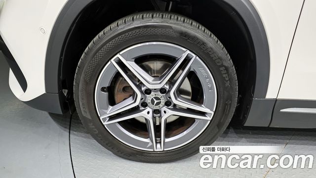 Mercedes-Benz GLA-Class GLA250 4MATIC