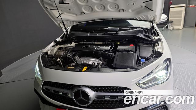 Mercedes-Benz GLA-Class GLA250 4MATIC