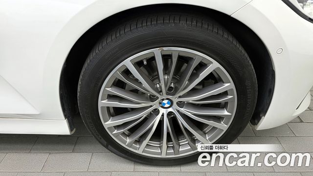 BMW 3-Series 320i Touring Luxury