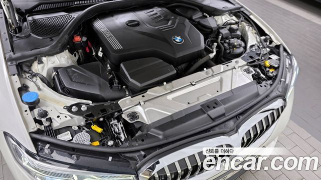 BMW 3-Series 320i Touring Luxury