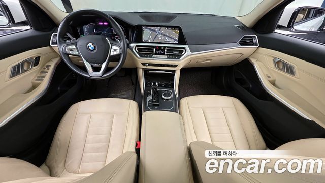 BMW 3-Series 320i Touring Luxury