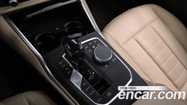 BMW 3-Series 320i Touring Luxury