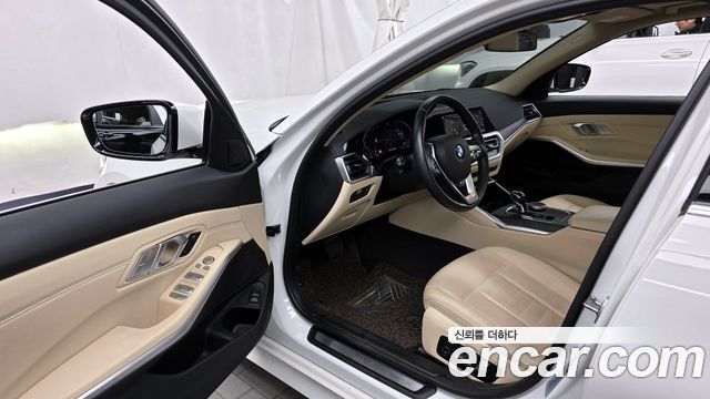 BMW 3-Series 320i Touring Luxury