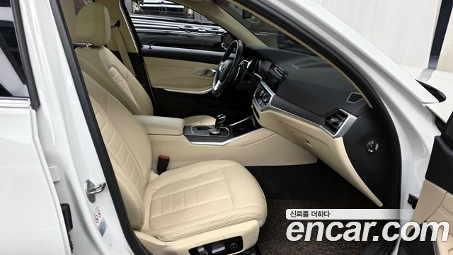 BMW 3-Series 320i Touring Luxury