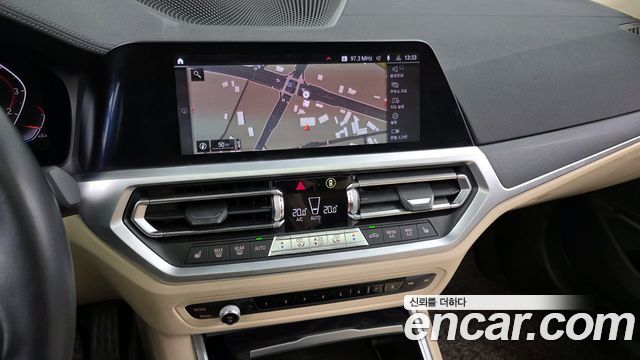 BMW 3-Series 320i Touring Luxury