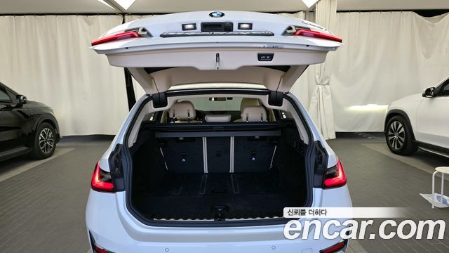 BMW 3-Series 320i Touring Luxury