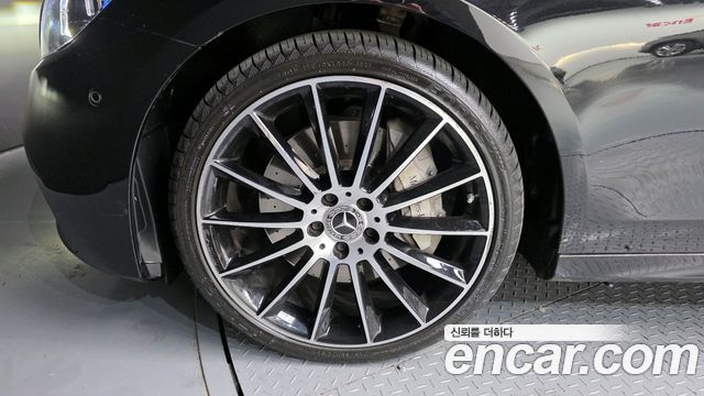 Mercedes-Benz E-Class E350 4MATIC AMG Line