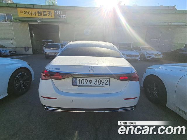 Mercedes-Benz E-Class E200 Avantgarde