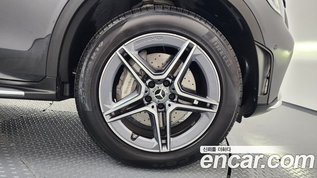 Mercedes-Benz GLC-Class GLC300e 4MATIC