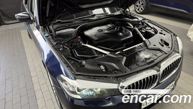 BMW 5-Series 520i Luxury